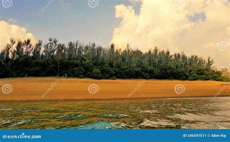 Hermosa Vista Del Lago Pykara Ooty Tamilnadu Durante La Puesta De Sol