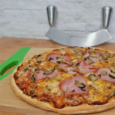 Pizza Prosciutto e Funghi in 2020 | Prosciutto, Pizza, Food