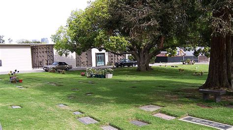 Pierce Brothers Westwood Village Memorial Park And Mortuary Things To