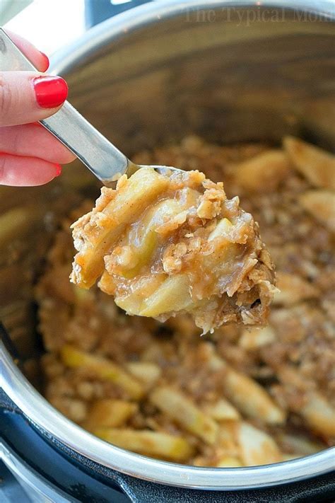 Easy apple crisp recipe with tender apples that are topped with a crispy, crumbly topping made with flour, oats, sugar, and butter. Instant Pot Apple Crisp | Dessert recipes, Instant pot ...