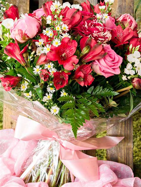 Sending flowers to someone in a different state is both a lovely idea and a quick and easy task. Summer Flowers & Summer Bouquets - Absolutely Fabulous ...
