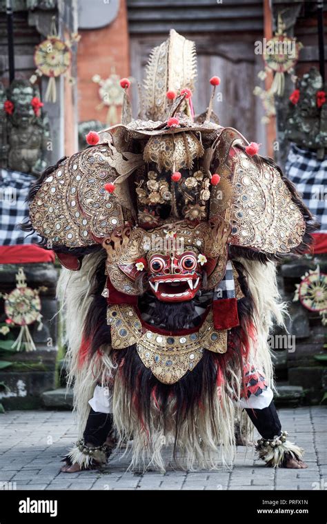 Barong And Kris Show Hi Res Stock Photography And Images Alamy