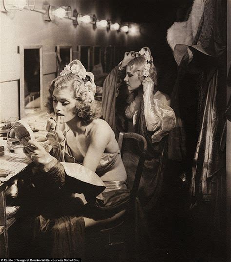 incredible photos of 1930s burlesque dancers backstage vintage burlesque margaret bourke