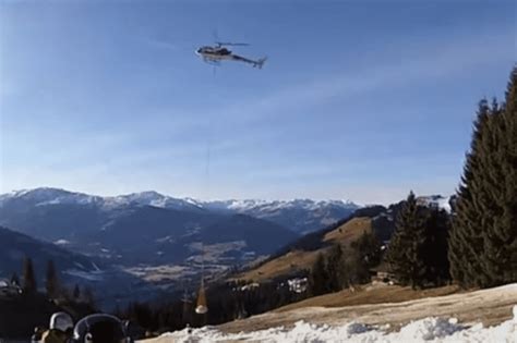 Critici Masive După Ce O Stațiune De Lux Din Elveția și A Adus Zăpadă Cu Elicopterul Pe Pârtiile