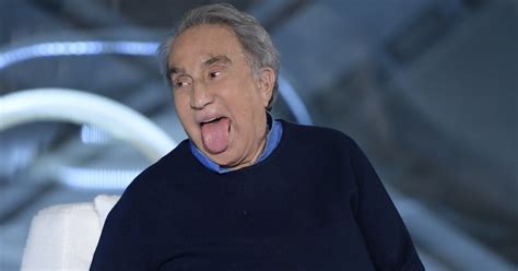 È un emilio fede assolutamente irriconoscibili quello che è apparso negli ultimi giorni in un'intervista su corriere tv, il portale online di informazione del corriere della sera. Emilio Fede, quando vinse 1 miliardo di lire al casinò con ...