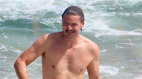 Pedro Pascal Looks Fit Going For Dip In The Ocean In Malibu Elizabeth Reaser Pedro Pascal
