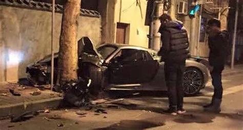 Porsche 918 Spyder Crashes Into A Tree In China Tree Escapes Unscathed