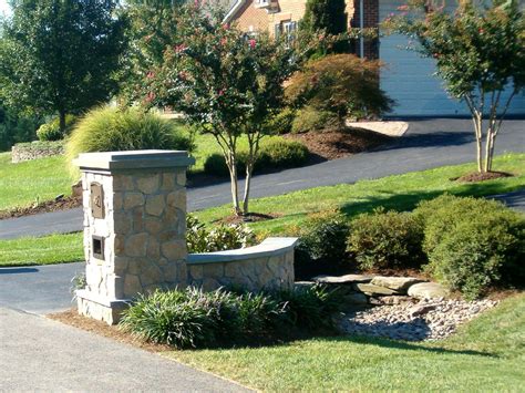 20 Country Driveway Entry Landscape Designs