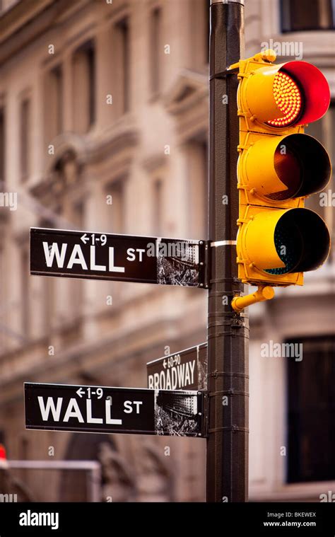 Traffic Signal At Wall Street And Broadway New York City Usa Stock