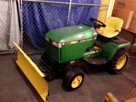 Ibid Lot 2366 John Deere 265 Lawn Tractor