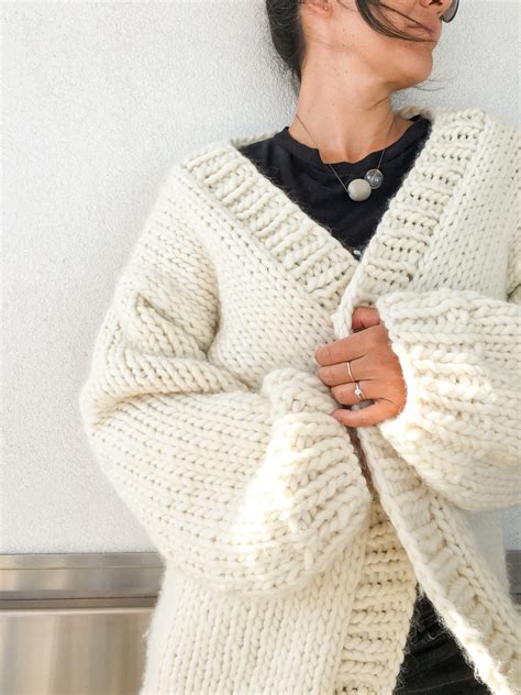 White knit cardigan free cardigan knitting patterns cable knit cardigan women more tags:long knit cardigan,knit cardigan sweater,how to knit a cardigan. Easy chunky knit cardigan pattern free patterns - Simple ...
