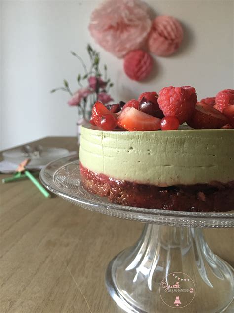 Dans un saladier, fouettez le philadelphia, le mascarpone et le sucre glace. Cheesecake Matcha Fruits Rouges sans cuisson - Cyrielle ...