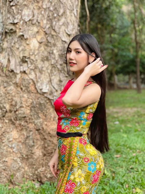 Myanmar Model Wyne Wyne Looks Gorgeous In Burmese Attire Myanmar