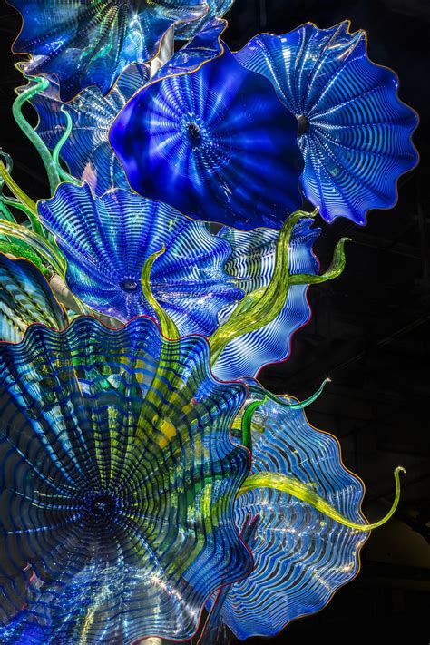 Grand Exhibition By American Artist Dale Chihuly Awaits Singaporeans