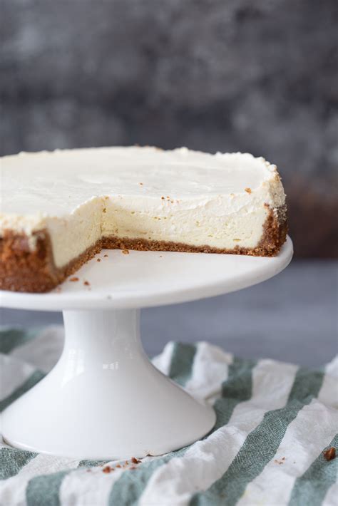 Russian curd cheesecake consists of a layer of tvorog plus a thin layer of dough, sometimes without the latter. Classic Cheesecake with Sour Cream Topping | Recipe | Sour ...