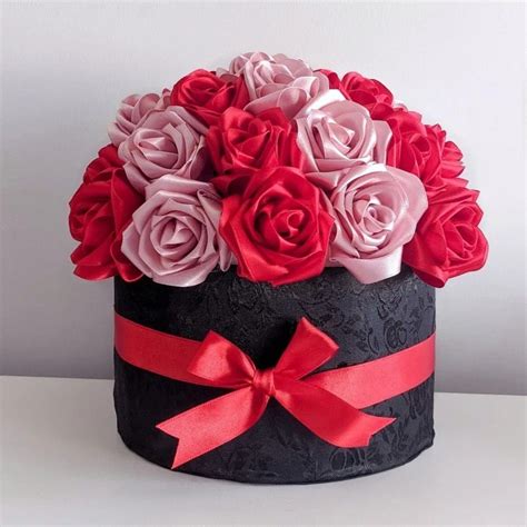 Box De 36 Rosas Eternas Flower Making With Ribbon Ribbon Crafts Diy