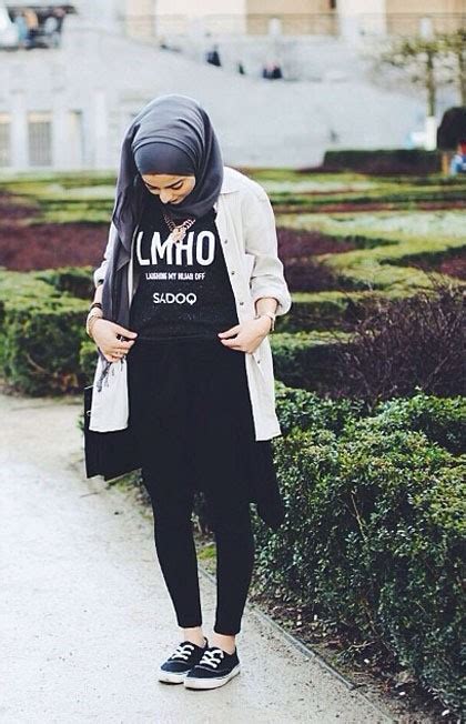 Hijab Style Tampil Casual Ala Hijabers Asal Belgia Sarah Dimani