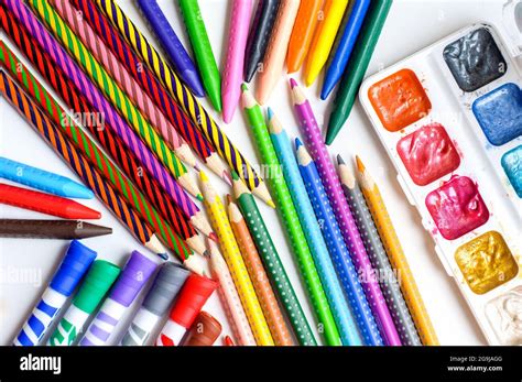 Temas Para Dibujar Lápices De Colores Crayones Marcadores Y Pinturas