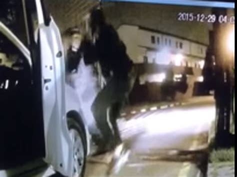 Watch Jhb Guard Attempts To Stop Car Thieves