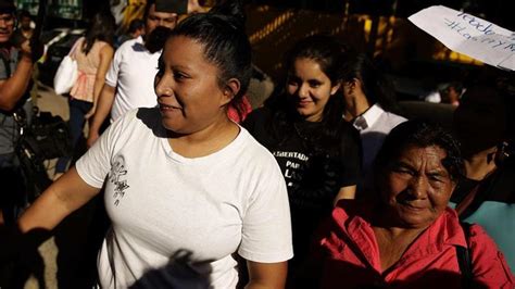 Una Joven Procesada Por Supuesto Aborto Es Liberada En El Salvador