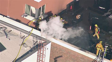 Durante Um Incendio Em Um Edificio Residencial Os Bombeiros Utilizaram