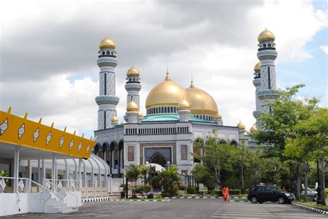 This artilce aimed to analyze of hisotorical islamic education curriculum in brunei. My Story...: Hujung Minggu Di Brunei Darussalam