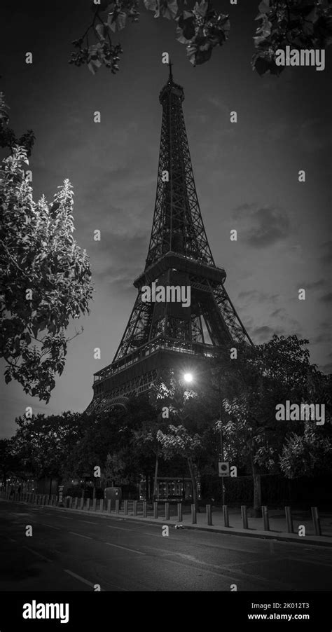 Eiffel Tower At Night Black And White Stock Photo Alamy