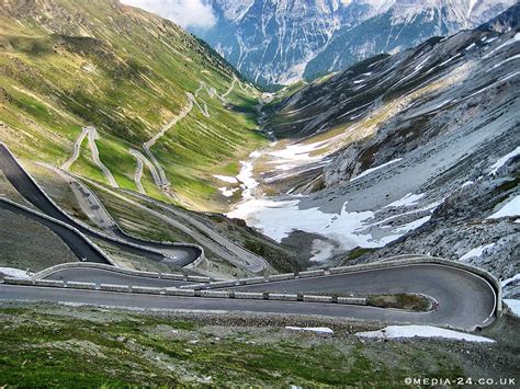 Oltre ai risultati del giro d'italia puoi seguire 5000+ competizioni da 30 sports nel mondo su diretta. Giro d'Italia. Il Passo dello Stelvio | Giro d'Italia ...