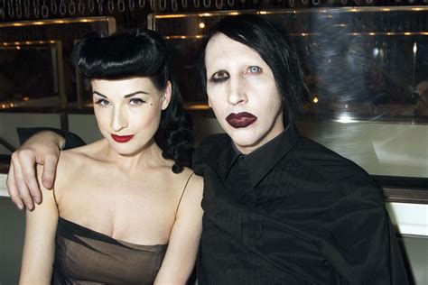 √ Marilyn Manson Has Ribs Removed