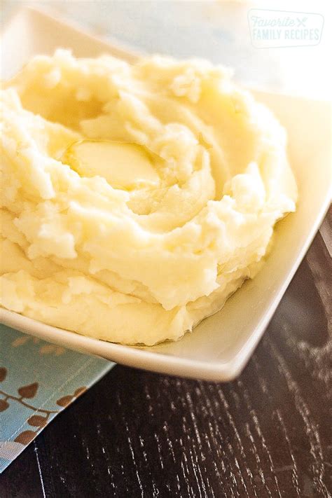 This is the ultimate comfort food that goes pretty much with any with sides: What Meat Goes With Mac And Cheese And Mashed Potatoes ...