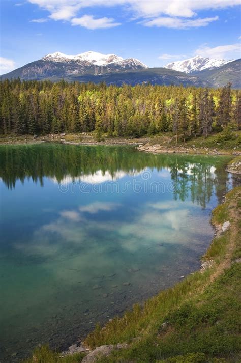 Lago Esmeralda Banff Alberta Canadá Imagen De Archivo Imagen De