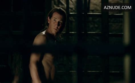 Sam Heughan Tobias Menzies Shirtless Butt Scene In Outlander Aznude Men