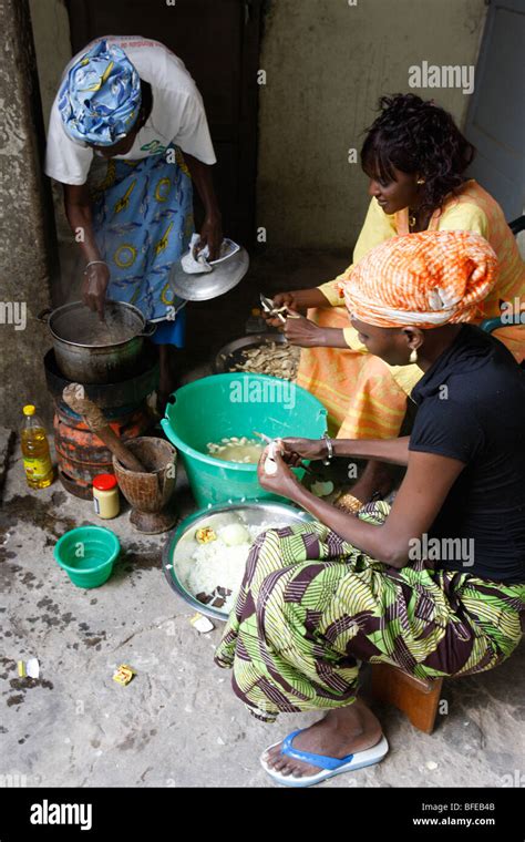 Sénégal Dakar Women Cooking For Tabaski Festival Stock Photo Alamy