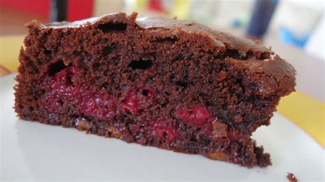 Es schaut nicht nur gut aus, er ist auch mega saftig und extrem köstlich. Schoko-Kirsch-Kuchen » Marias Kochbuch - Rezeptliste.com ...