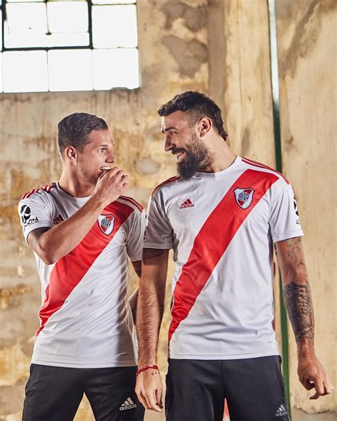 The fans at the front of the melee are crushed to death against the doors by other fans unaware of. River Plate thuisshirt 2019-2020 - Voetbalshirts.com
