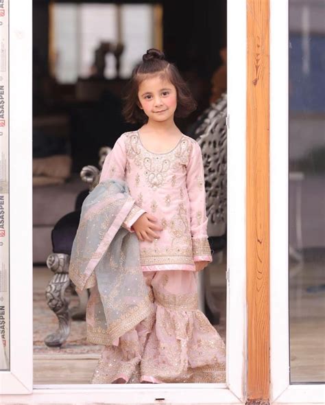 Aisha Khan S Latest Clicks With Daughter Mahnoor From A Wedding Reviewit Pk