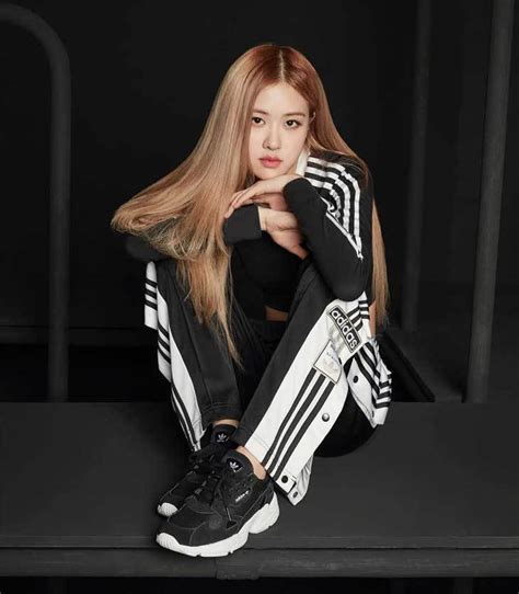 Rosé of blackpink has allegedly been photographed with singer olivia rodrigo, sparking rumours among fans of a potential collaboration. BLACKPINK Rosé Instagram and Insta Story Update, January ...