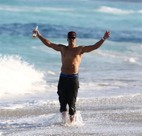 Shemar Moore Relaxes In Miami Shemar Moore Photo 33855355 Fanpop