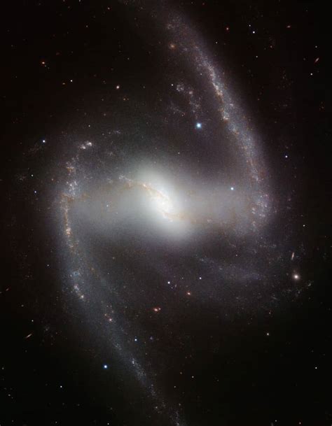 Galaxia Espiral Barrada 2608 Biogeomundo Los Secretos Del Universo La Galaxia Con Un