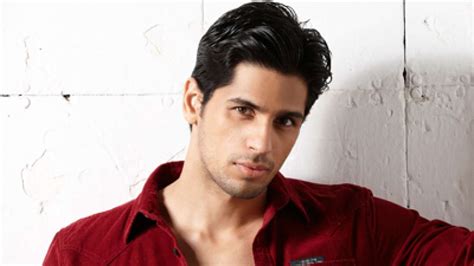 Sidharth Malhotra To Play A Time Traveler In His Next Co Produced By Karan Johar And Farhan