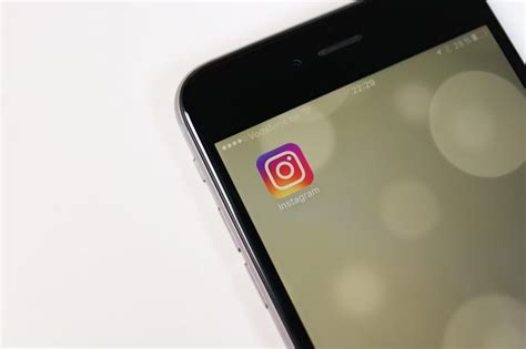 Instagram adds a new sticker for you to create polls in your Stories