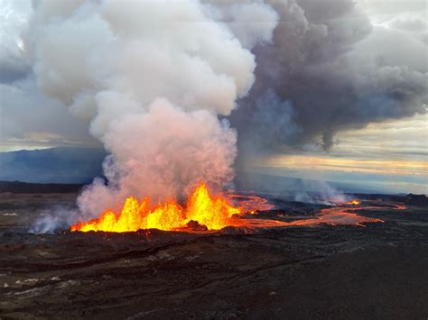 Leading Edge Of Mauna Loa Lava Flow Crosses Old Kona Highway Maui Now