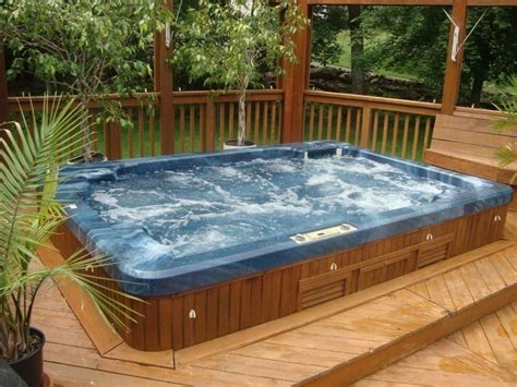 They can be quite versatile in shape as well as in design, including sunken, raised etc. Backyard jacuzzi ideas | Outdoor furniture Design and Ideas