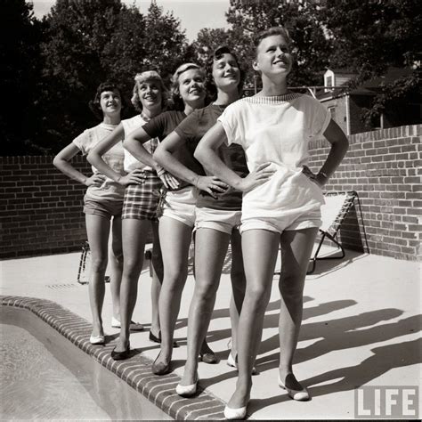 Short Shorts In The 1950s Vintage Pinup Mode Vintage 1950s Vintage