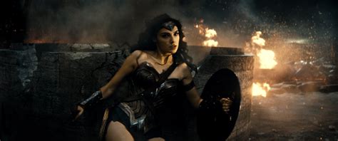 How Is Wonder Woman In Batman V Superman Popsugar Entertainment