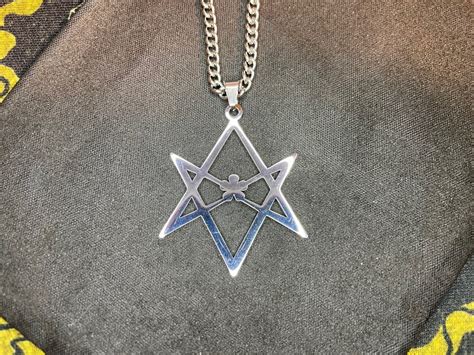 Unicursal Hexagram Thelema Symbol Stainless Steel Petal Flower Pendant Necklace Satanic Wiccan