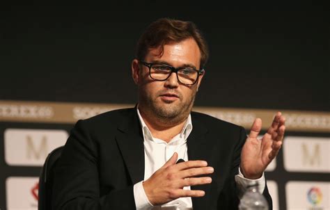 (transitive) to confuse the sight of by means of excessive brightness. DAZN cambia, James Rushton nuovo CEO del gruppo | Calcio e ...