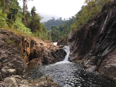 Daerah hulu selangor yang bersempadan dengan pahang kaya dengan tarikan pelancong berkonsepkan alam semula jadi seperti air terjun, hutan lipur dan kolam air panas. Air Terjun Berkelah 7 Tingkat Maran Pahang - Afiq Halid