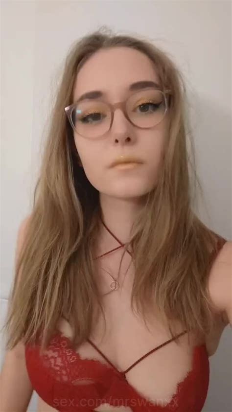 Mrsswanxx Trend Nude Sans Le Soutif Tits Glasses Babe Tease