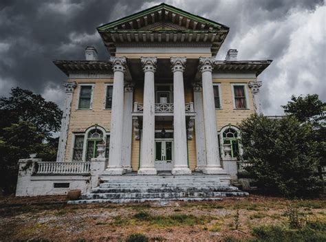 221 Year Old Abandoned Notebook Mansion Has Tiktok In A Tizzy